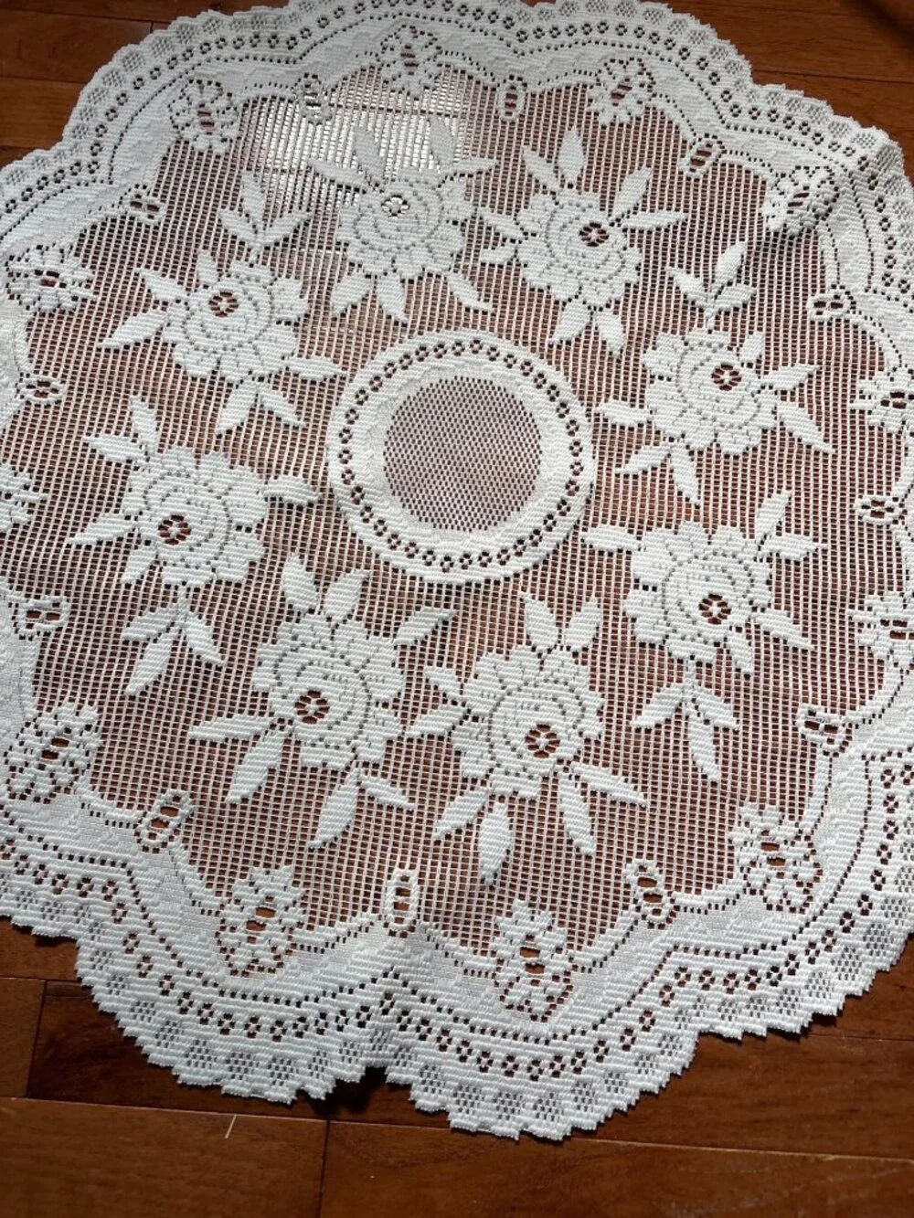 Elegant White Floral Lace Round Table Topper 30
